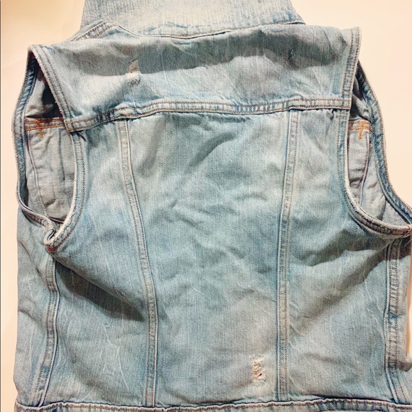Levi’s sleeveless denim distressed jacket - Picture 4 of 6